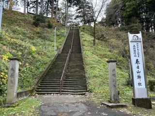 入り口の階段。けっこうしんどい（笑）