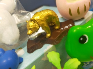 おし2　北海道産金の木彫り熊さん