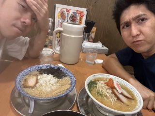 『ちゃーしゅうや武蔵』さんは、赤いからし味噌が目を引きます!