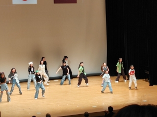 SUNS DANCE SCHOOLのヒップホップダンス