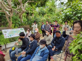 演奏場所は「熱帯植物園内」。リバーブも心地よく響いていました。