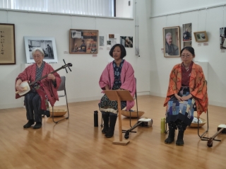 アンコールは「佐渡おけさ」。独特の歌い方が館内に響きます。