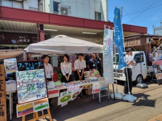 三条商業高校生による「ごんぼっぱアイス」。1個300円で涼めました！