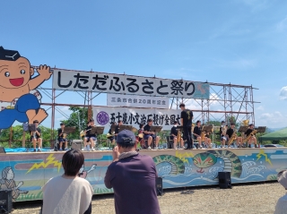 炎天下の中、3曲演奏した「下田中学校吹奏楽部」