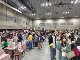 11時スタート前から来場者が並んでいました