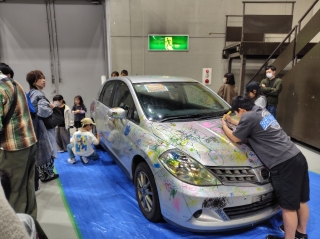 栄ふるさとまつりにもあった「車の落書き」。こんなに書いて・・・