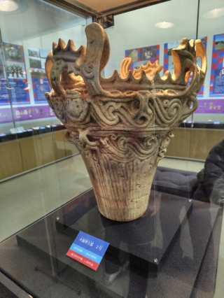 火焔型土器が展示されています。