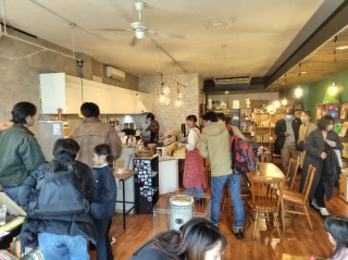 絵本の店omamori店内