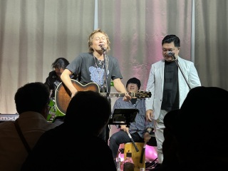アンコールでは、マッキーさんの学生時代のバンド仲間が登場!