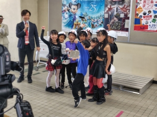 勝ち鬨を上げる燕っ子たち「勝ったどー！」